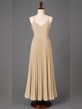 Riri n Co. soft pleated maxi dress w spaghetti straps. Soft beige/ tan. 8-10